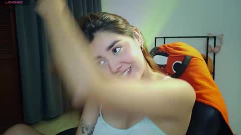 Snapshot of lilith_cruzz chatting on 12-14-25, 05:02 Lilith online show from 12-14-25, 05:02