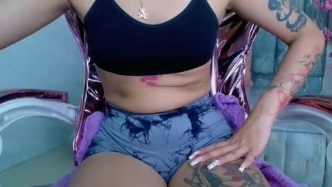 Snapshot of lilith_petit_sub chatting on 01-17-25, 03:53 Lilith  online show from 01-17-25, 03:53