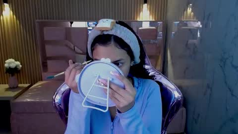 Snapshot of lilith_petit_sub chatting on 01-19-25, 01:01 Lilith  online show from 01-19-25, 01:01