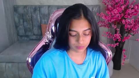 Snapshot of lilith_petit_sub chatting on 01-31-25, 04:17 Lilith  online show from 01-31-25, 04:17