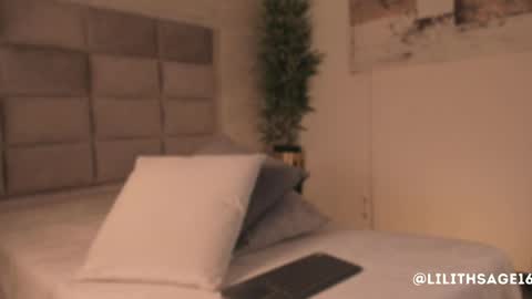 lilith_sage_ online show from 04-18-26, 07:40