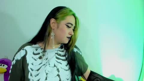 Snapshot of lilith_zenith20 chatting on 11-15-25, 05:49 Lilith online show from 11-15-25, 05:49