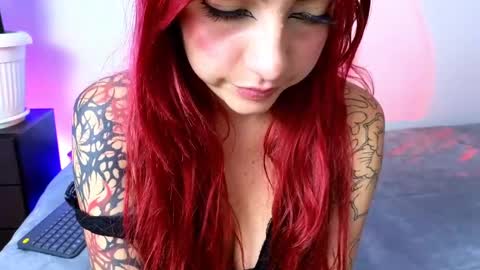 Snapshot of lilithandjacob chatting on 02-19-25, 01:08    online show from 02-19-25, 01:08