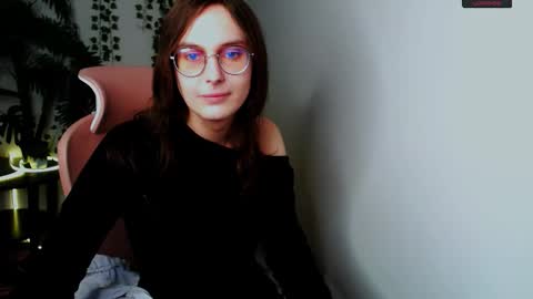 lilithiscute online show from 10-18-25, 01:56