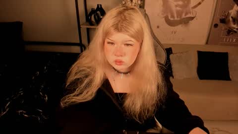 Snapshot of lilithnelson chatting on 10-07-25, 05:32 LilithNelson online show from 10-07-25, 05:32