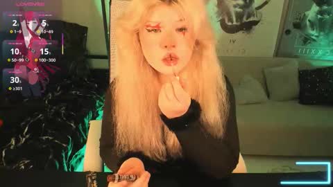 Snapshot of lilithnelson chatting on 10-23-25, 08:40 LilithNelson online show from 10-23-25, 08:40