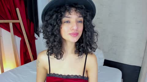 Snapshot of lilithsteinberg chatting on 01-27-25, 07:03 jessi 3 online show from 01-27-25, 07:03