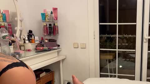 Lilith  Marco online show from 12-17-25, 05:30