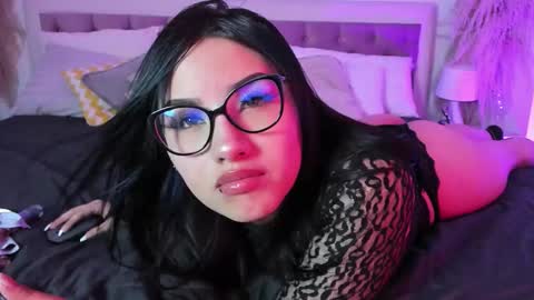 Snapshot of lilitth_isadore chatting on 10-16-25, 08:10 Lily online show from 10-16-25, 08:10