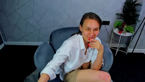 Snapshot of lillian_white1 chatting on 12-19-24, 10:24 lillian_white1 online show from 12-19-24, 10:24