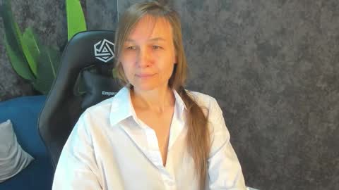 Snapshot of lillian_white1 chatting on 09-27-25, 12:04 lillian_white1 online show from 09-27-25, 12:04