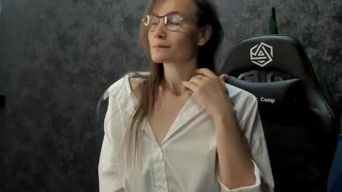 Snapshot of lillian_white1 chatting on 10-05-25, 12:20 lillian_white1 online show from 10-05-25, 12:20