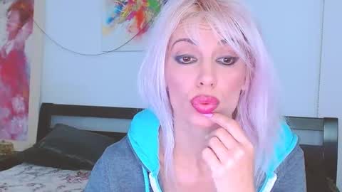 Lara online show from 02-15-25, 05:19