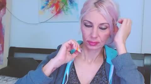 Lara online show from 02-16-25, 02:20