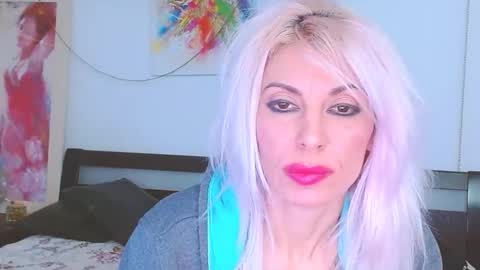 Lara online show from 02-18-25, 01:54