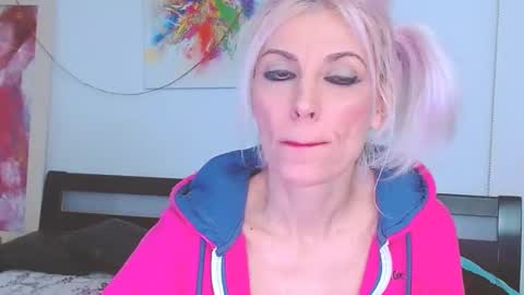 Lara online show from 02-20-25, 07:19