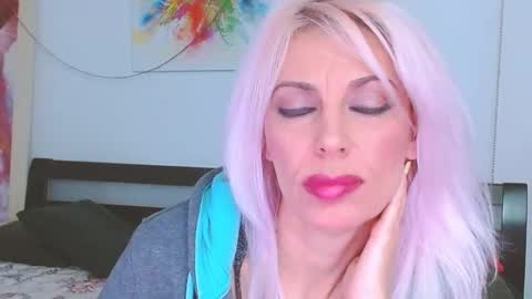 Lara online show from 02-22-25, 09:26