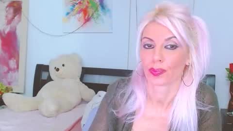 Lara online show from 11-20-25, 09:25