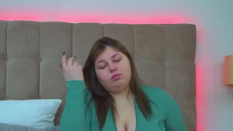 Snapshot of lillianhaig chatting on 02-09-25, 06:37 LillianHaig online show from 02-09-25, 06:37