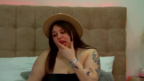 Snapshot of lillianhaig chatting on 03-07-25, 04:13 LillianHaig online show from 03-07-25, 04:13