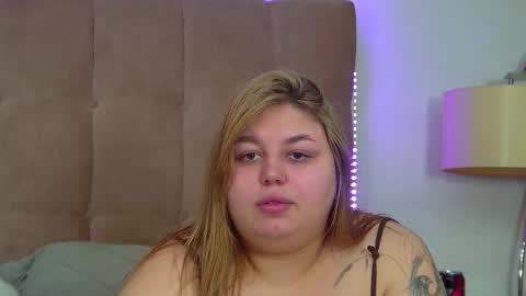 Snapshot of lillianhaig chatting on 11-18-25, 06:45 LillianHaig online show from 11-18-25, 06:45