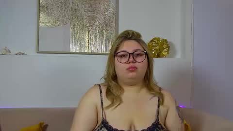 Snapshot of lillianhaig chatting on 11-24-25, 06:35 LillianHaig online show from 11-24-25, 06:35