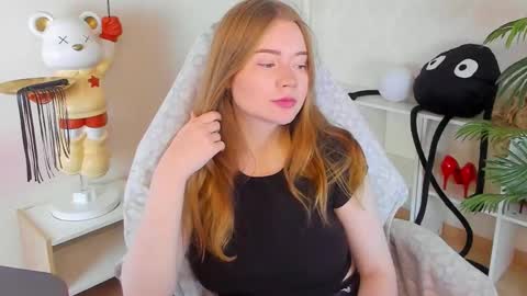 lillie_berry online show from 10-18-25, 04:48