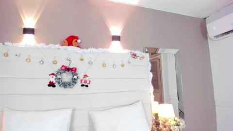 Snapshot of lilly_2809_ chatting on 12-24-24, 07:49 Lizeth follow me in my igimlilycute 3 online show from 12-24-24, 07:49