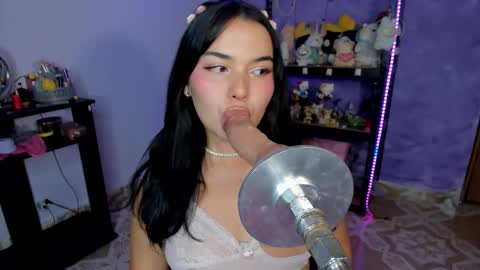 Snapshot of lilly_kinky chatting on 09-19-25, 02:57 Lilly  online show from 09-19-25, 02:57