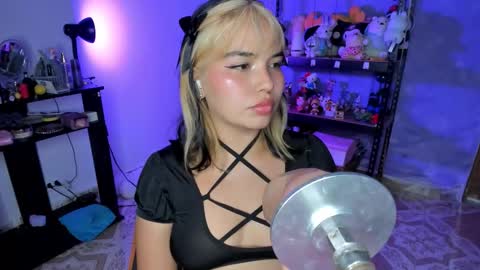 Snapshot of lilly_kinky chatting on 10-23-25, 03:28 Lilly  online show from 10-23-25, 03:28