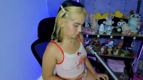 Snapshot of lilly_kinky chatting on 10-26-25, 03:56 Lilly  online show from 10-26-25, 03:56