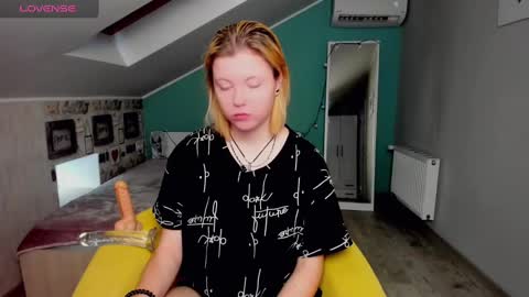 Lilly Depp online show from 12-19-24, 01:07