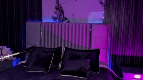 Snapshot of lillyortiz_ chatting on 12-15-24, 04:51 Lilly Ortiz online show from 12-15-24, 04:51