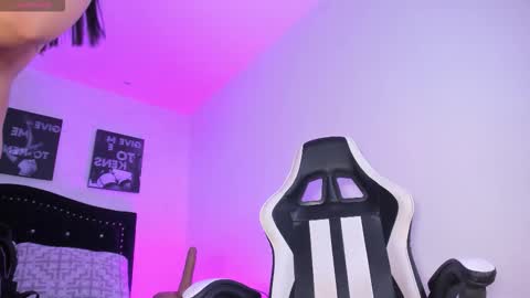 Lilly online show from 10-20-25, 01:22