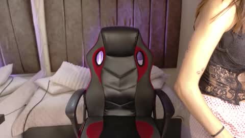 Lily online show from 11-10-25, 03:38