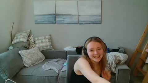 Lily dollyx online show from 11-22-25, 09:52