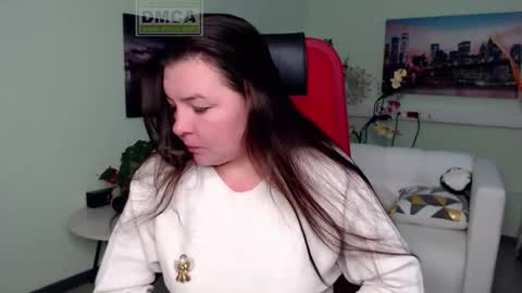 Lily online show from 11-18-25, 04:39