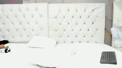 Lily online show from 02-09-25, 07:41