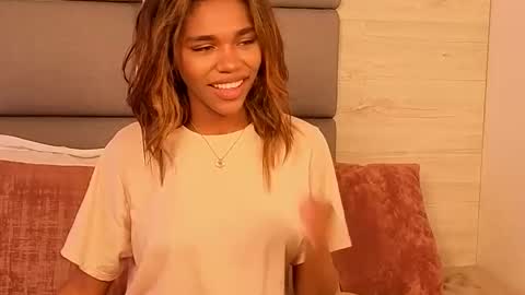 Snapshot of lily_miiller chatting on 10-27-25, 08:46 Lily Miiller online show from 10-27-25, 08:46