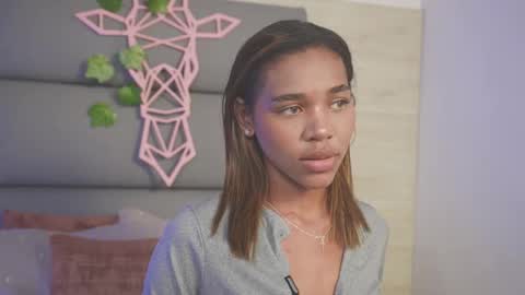 Snapshot of lily_miiller chatting on 11-21-25, 08:40 Lily Miiller online show from 11-21-25, 08:40