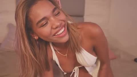 Snapshot of lily_miiller chatting on 12-01-25, 08:47 Lily Miiller online show from 12-01-25, 08:47