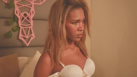 Snapshot of lily_miiller chatting on 01-09-26, 09:16 Lily Miiller online show from 01-09-26, 09:16