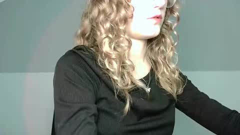 Snapshot of lily_tayberry chatting on 09-09-25, 03:11 small lily online show from 09-09-25, 03:11