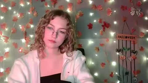 Snapshot of lily_tayberry chatting on 10-02-25, 03:41 small lily online show from 10-02-25, 03:41