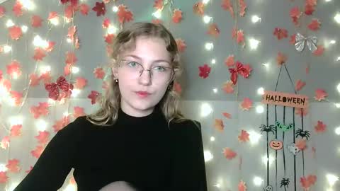 Snapshot of lily_tayberry chatting on 10-07-25, 11:40 small lily online show from 10-07-25, 11:40