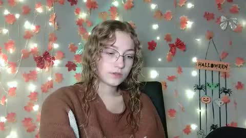 Snapshot of lily_tayberry chatting on 10-08-25, 11:08 small lily online show from 10-08-25, 11:08