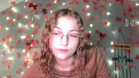Snapshot of lily_tayberry chatting on 10-13-25, 01:11 small lily online show from 10-13-25, 01:11