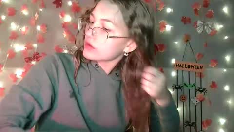 Snapshot of lily_tayberry chatting on 10-19-25, 03:01 small lily online show from 10-19-25, 03:01