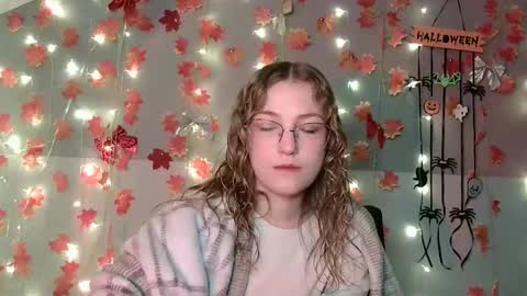 Snapshot of lily_tayberry chatting on 10-23-25, 05:12 small lily online show from 10-23-25, 05:12