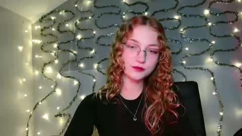 Snapshot of lily_tayberry chatting on 11-05-25, 06:30 small lily online show from 11-05-25, 06:30